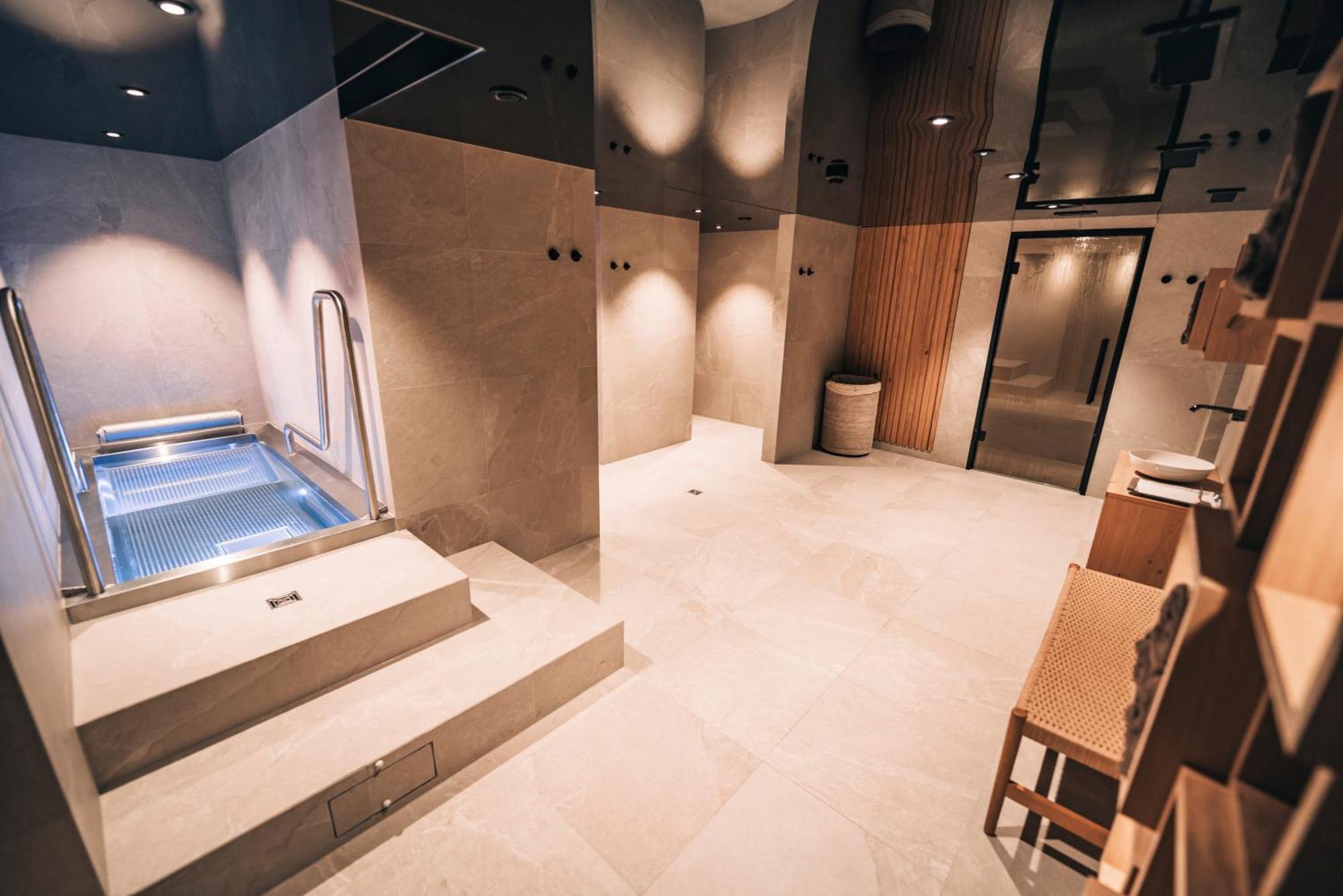 Swiss Alpine Hotel Allalin Церматт Екстер'єр фото