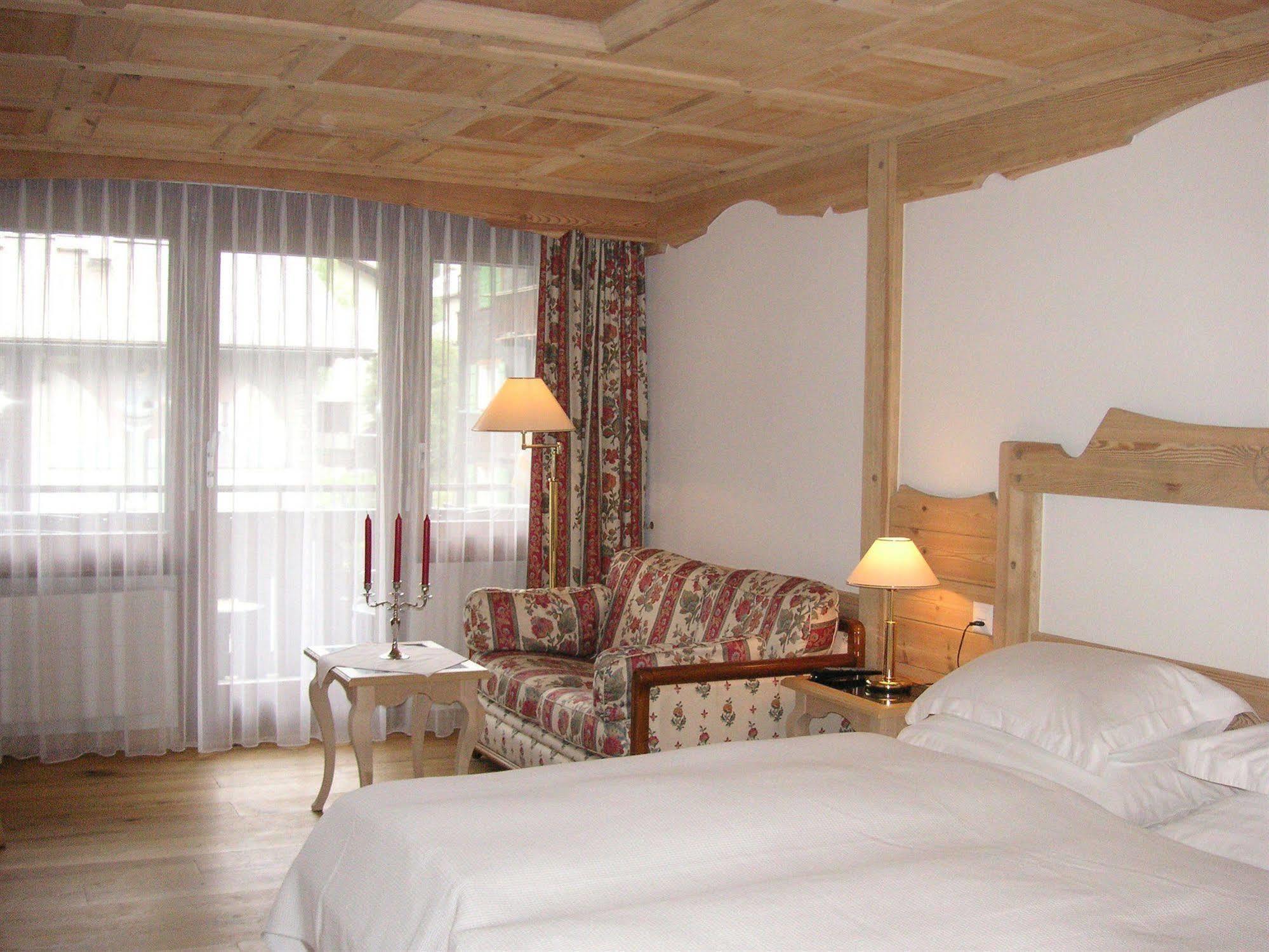 Swiss Alpine Hotel Allalin Церматт Екстер'єр фото